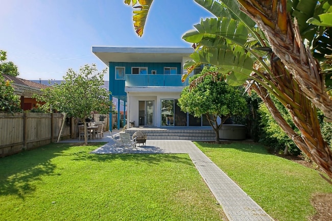 Building Photo - 611 Flower Ave