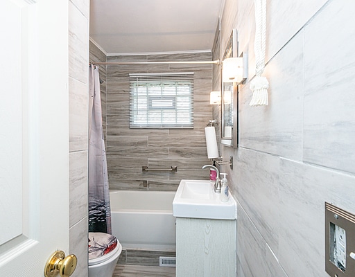 Photo - 386 Worden St