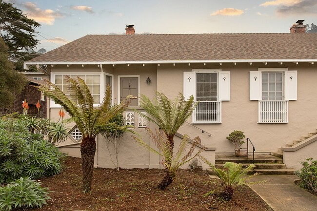 Building Photo - Classic Pacific Grove Duplex - Available D...