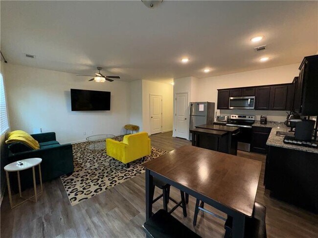 Photo - 3366 Tarian Way