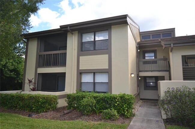 Building Photo - 226 Woodlake Wynde