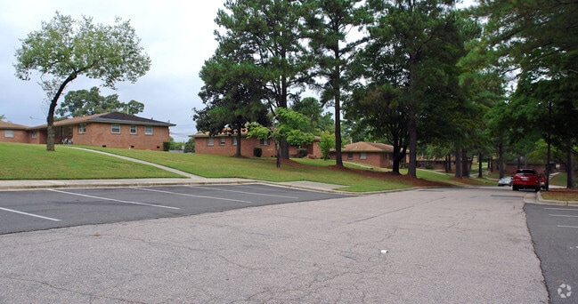 Raleigh Club Apartments
