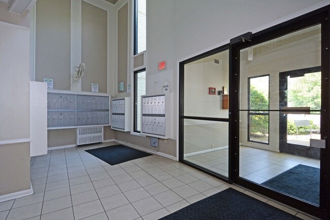 Photo - Available now - Top-Floor Living with Style and Convenience in Minnetonka! Unit 505