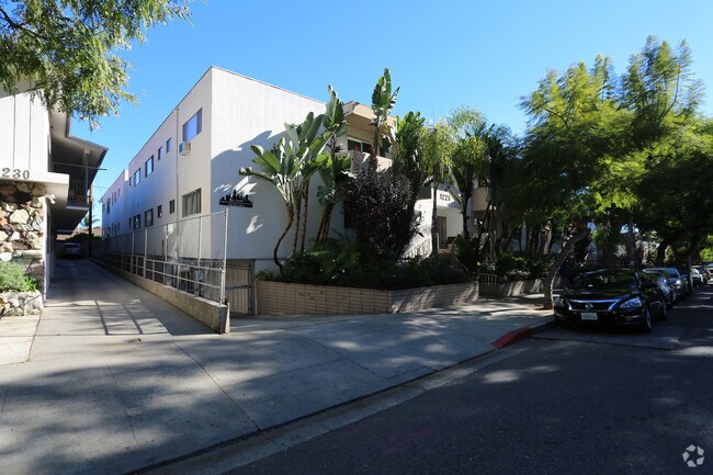 1226 N Fuller - 1226 N Fuller