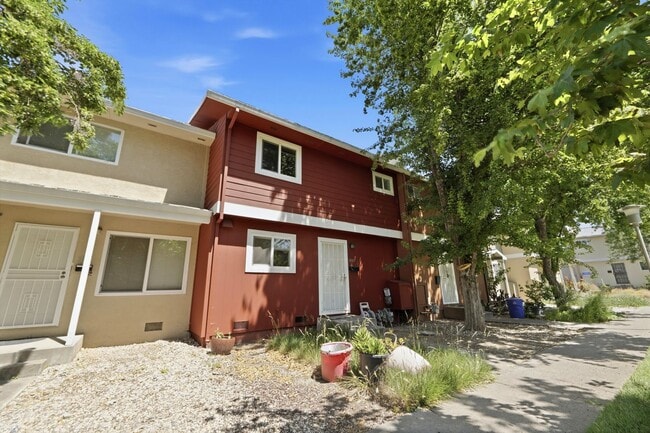 Photo - FULLY REMODELED MODERN SPACIOUS TOWNHOUSE!!!