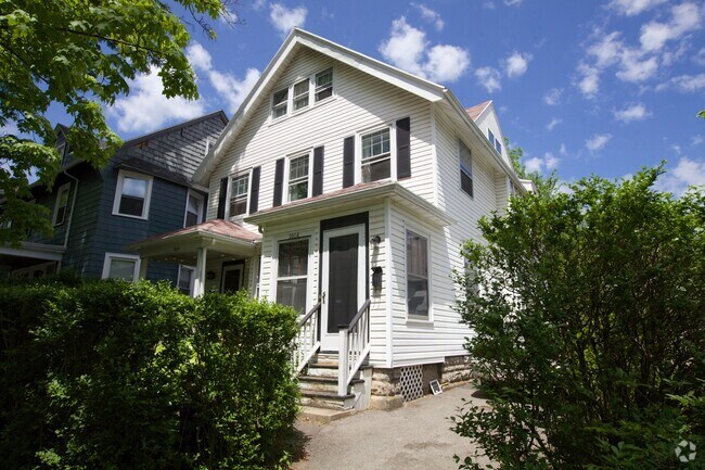 Building Photo - 1016 Harvard St Unit 1016 Harvard Rental