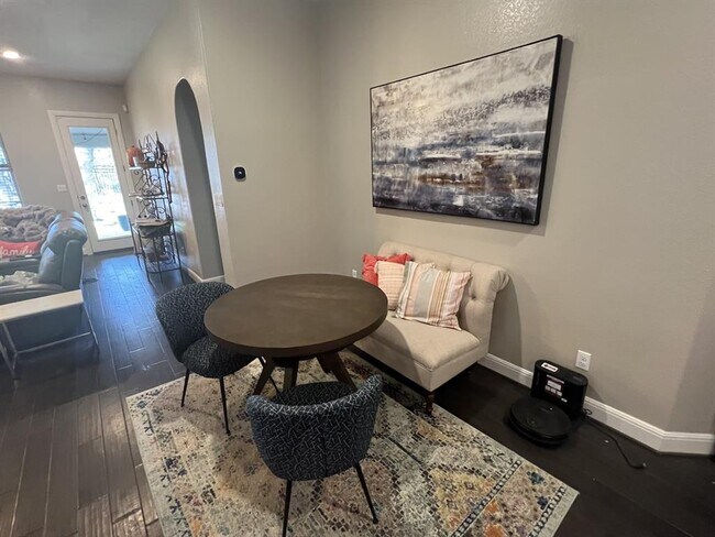 Photo - 404 Peakside Cir