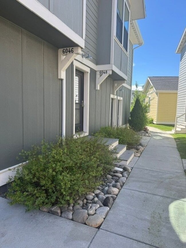 Building Photo - RH204 - 6046-6048FA Unit 6046FA