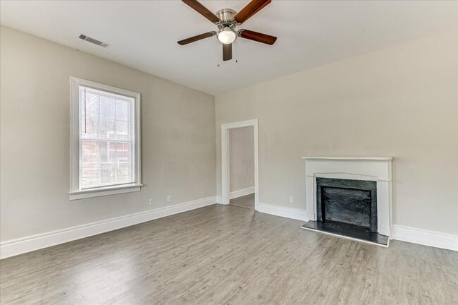Photo - 256 Walker St