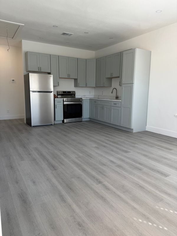 Photo - 2427 W Southcross Blvd Unit 1