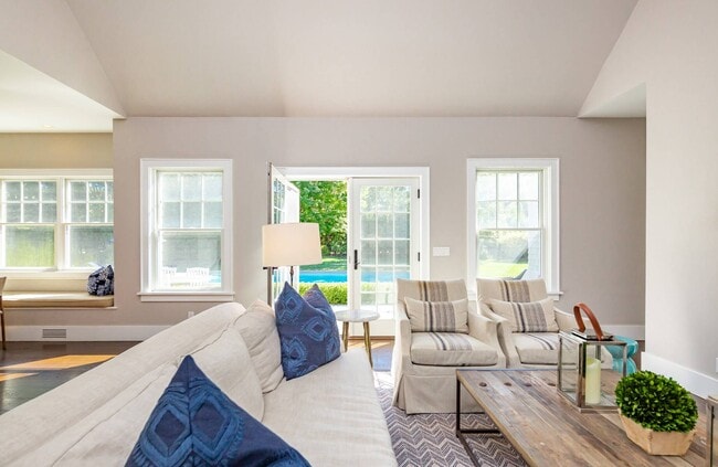 Photo - 31 Roberts Ln