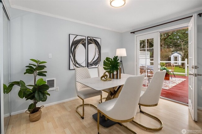 Photo - Kirkland 4 bedrooms 2 bathrooms single family house. Lake Washington School district. Close to To...