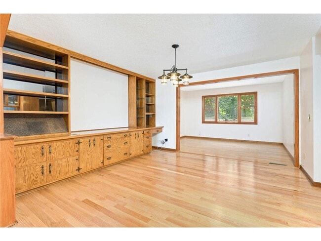 Photo - 5867 Central Ave NE