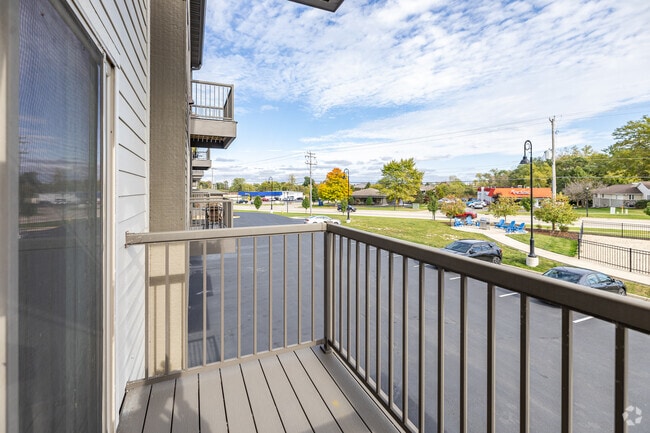 2BR, 2BA - 1,220SF - Balcony