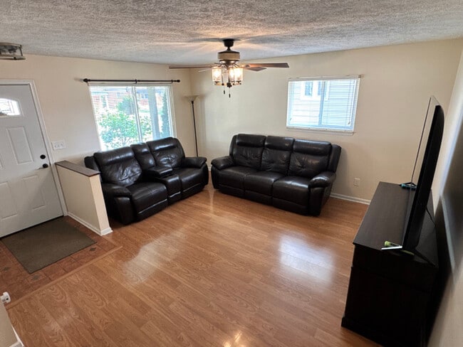 Photo - 28227 Gladstone St