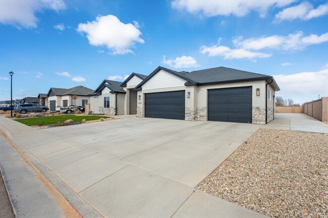 Photo - 4420 W 300 N