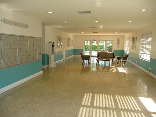 Building Photo - 4500 N Federal Hwy Unit 328D Rental