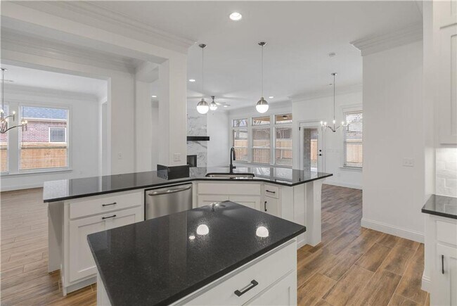 Photo - 1600 SW Montrose Ave