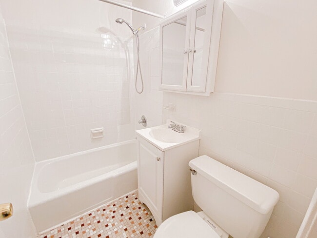 Photo - 603 Farmington Ave