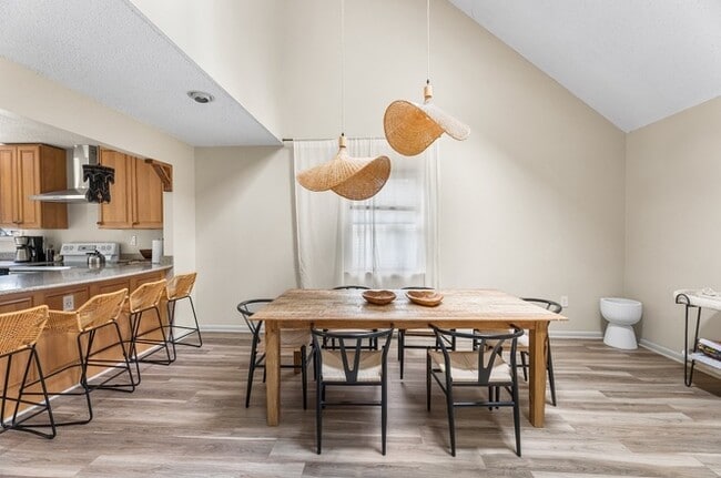 Photo - 350 OFF  RENT!! Beautiful Fully Loaded Hom...