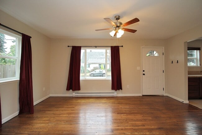 Photo - 8435 NE Holladay St