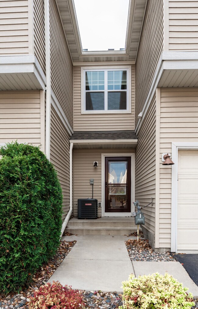 Entrada junto al garaje - 2676 133rd St W