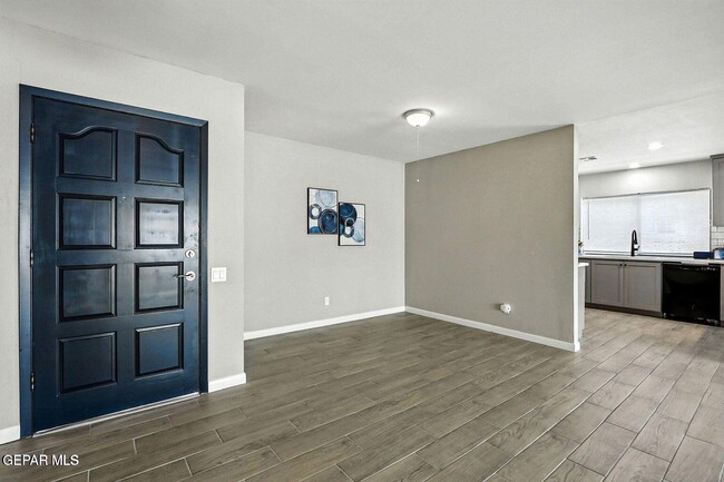 Photo - 11273 Ivanhoe Dr