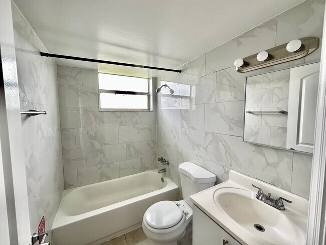 Photo - 2 bedroom 1 bathroom Apartment For Rent Now Unit 8