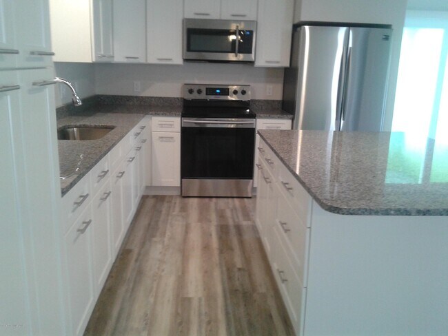 Photo - 1851 Keewin Ave NE