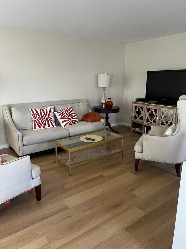 Photo - 299 Dorset H