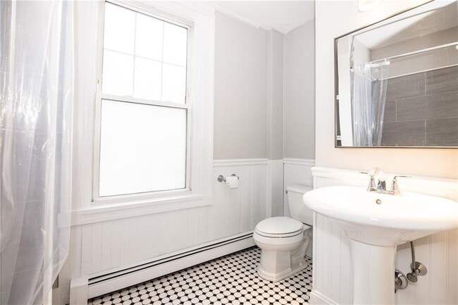 Photo - 218 1/2-193 Power St Unidad 1