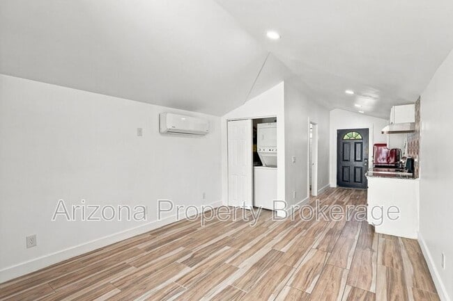 Photo - 1128 E Almeria Rd