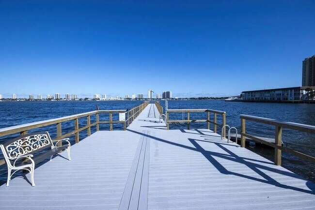 Photo - 3040 Lake Shore Dr Unidad 504