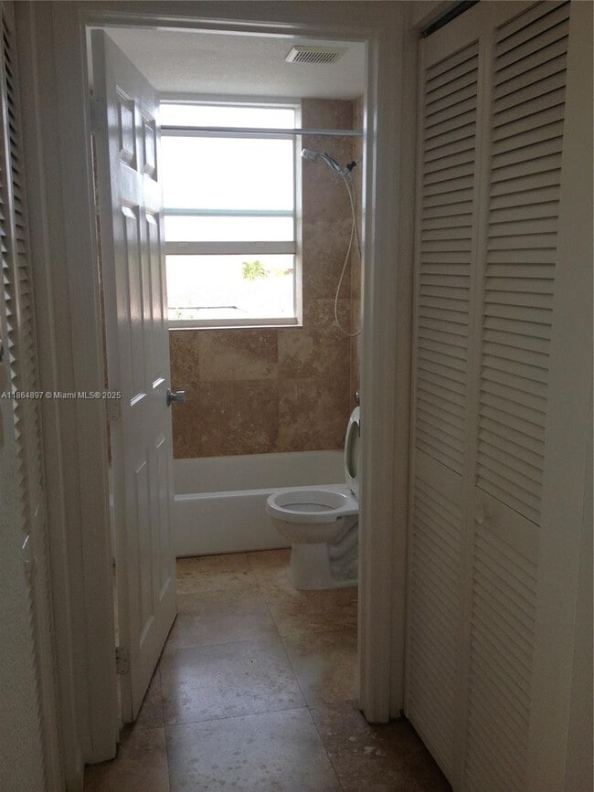 Photo - 953 SW 10th St Unidad 3