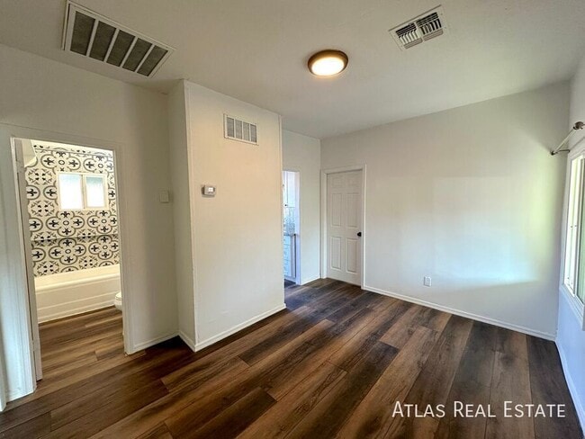 Building Photo - 8842 N 2nd Way Unit 2