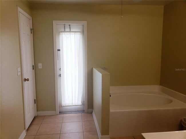 Photo - 390 Medallion Pl