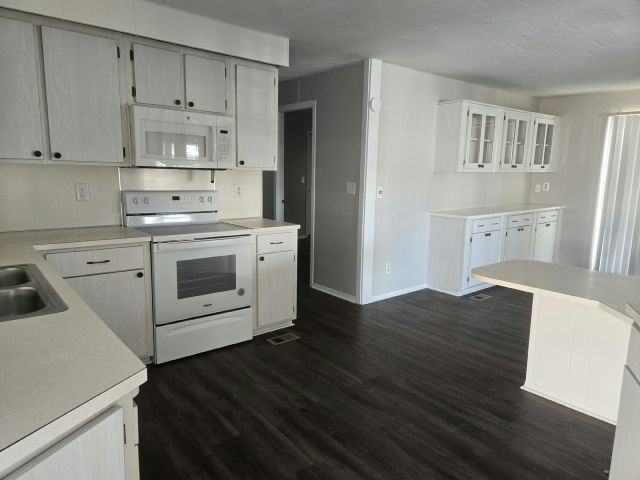 Photo - 410 50th Ave Dr W