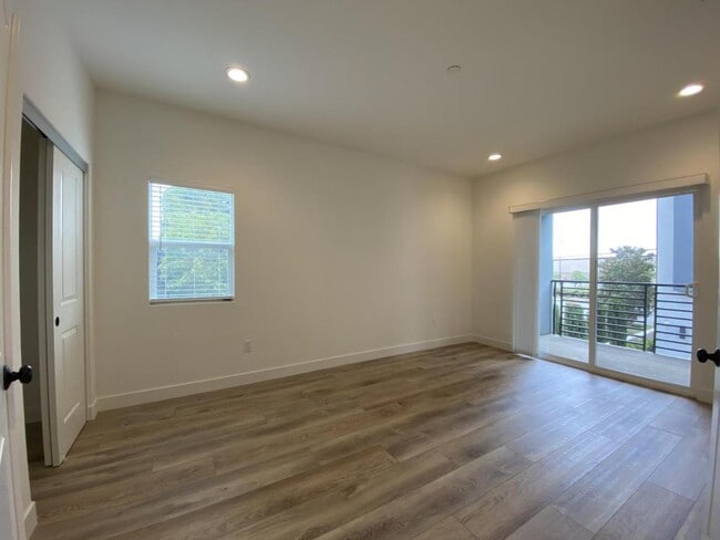Photo - 8081 Lampson Ave