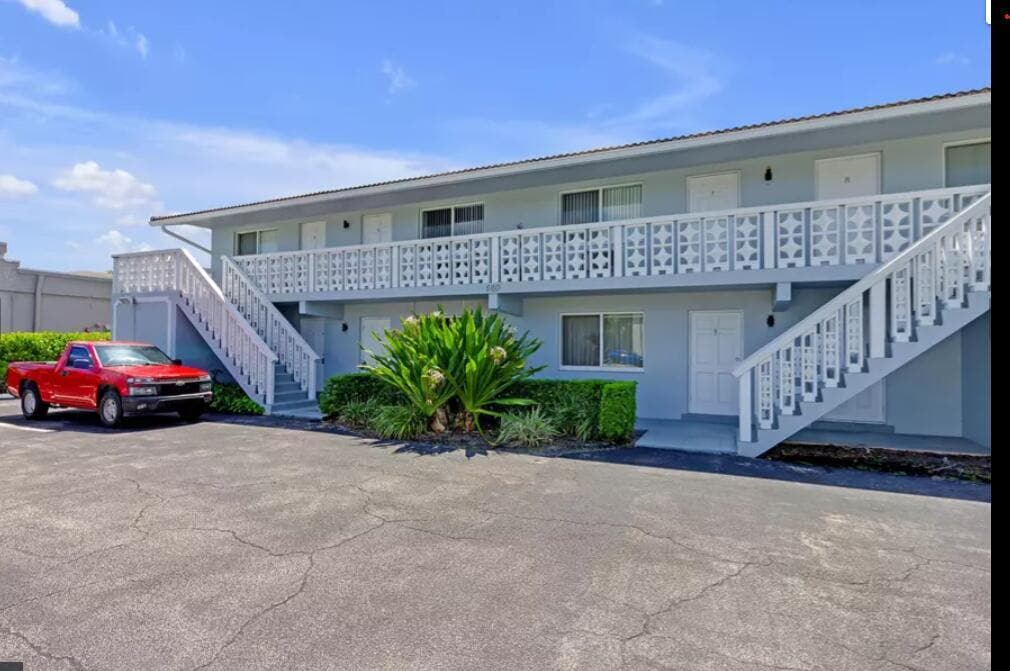 Photo - 560 NE 46th St Unit 6