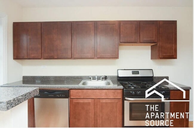 Building Photo - 1105 W Wellington Ave Unit 1