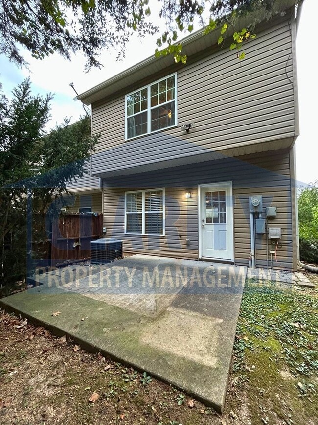 1201 Angie Ln NE