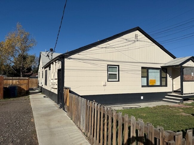 Building Photo - Remodeled 2-Bedroom