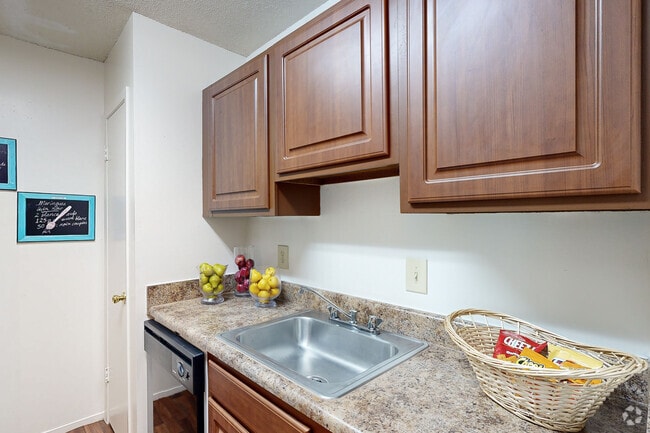 1BD 1BA 600SF