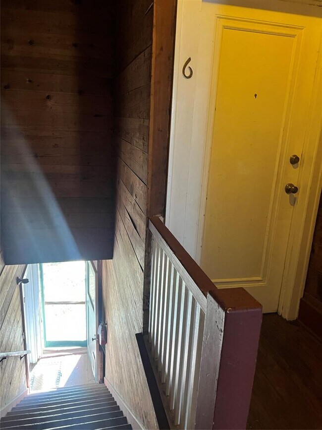 Photo - 703 W 11th St Unit 6