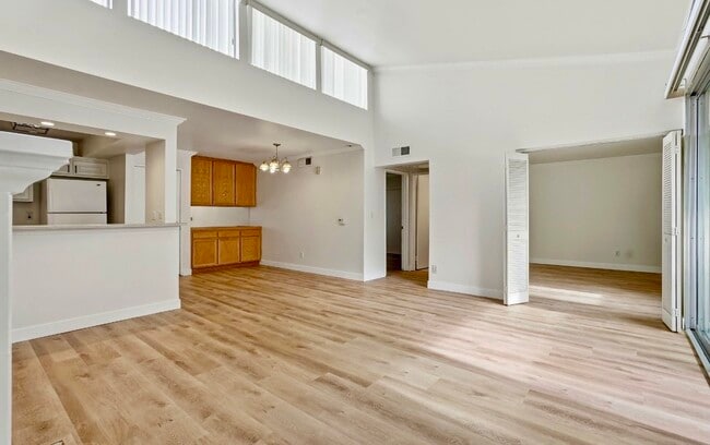 Photo - 5325 Newcastle Ave Unidad 342