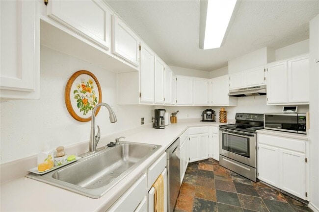 Photo - 1211 Gingerlily Cove