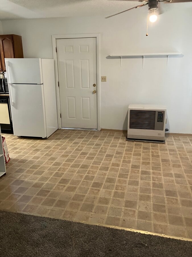 Photo - 449-980-980 Hixon Ln