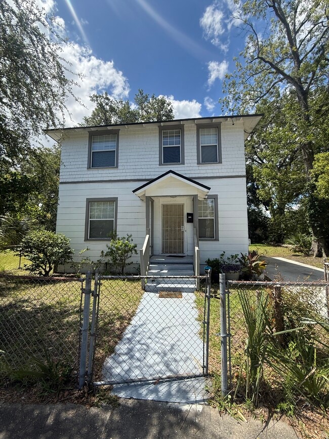 Building Photo - 1322 W 23rd St