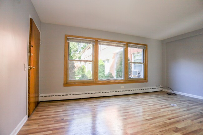 Photo - 2117 W Farragut Ave Unidad 2