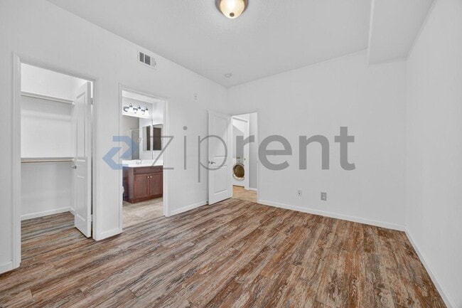 Photo - 1836 Olive Green St